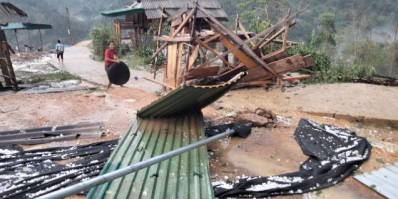 Thiệt hại sau vụ lốc xoáy và mưa đá tại Kỳ Sơn